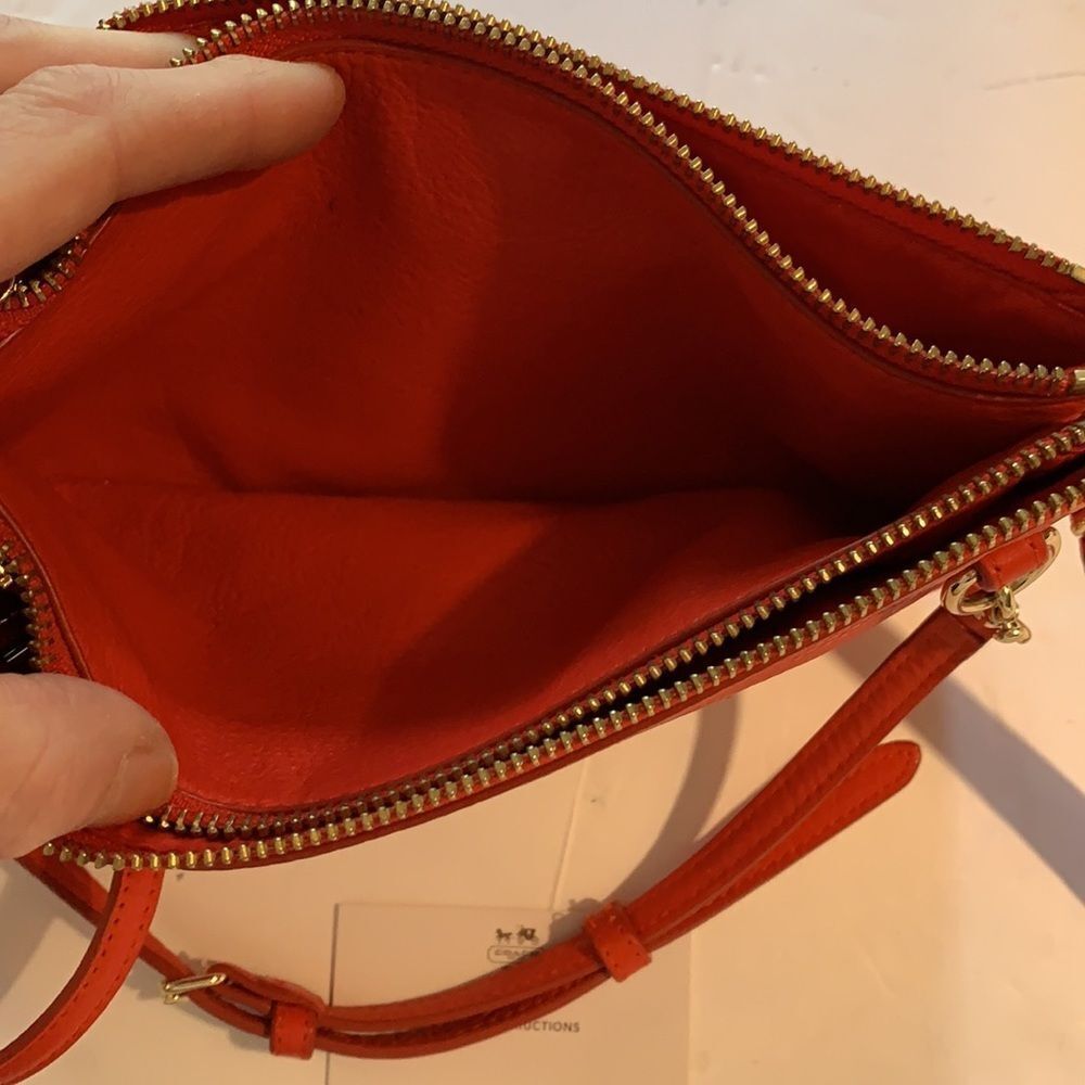 Coach Pebbled cardinal leather crossbody bag - Picture 8 of 10